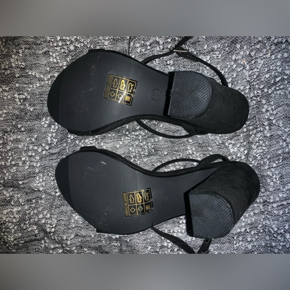 Missguided black barely there block heel - Picture 3 of 3